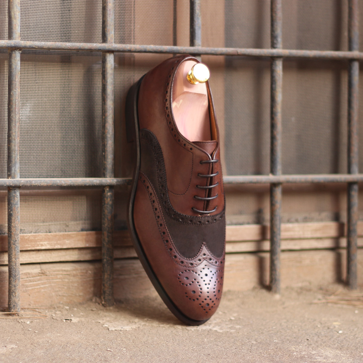 Richelieu Full Brogue Dark Brown Daim Luxe | Maison Le Duc Richelieu Dark brown daim luxe · Dark brown veau patine Marron fonce fait main - Maison Le Duc