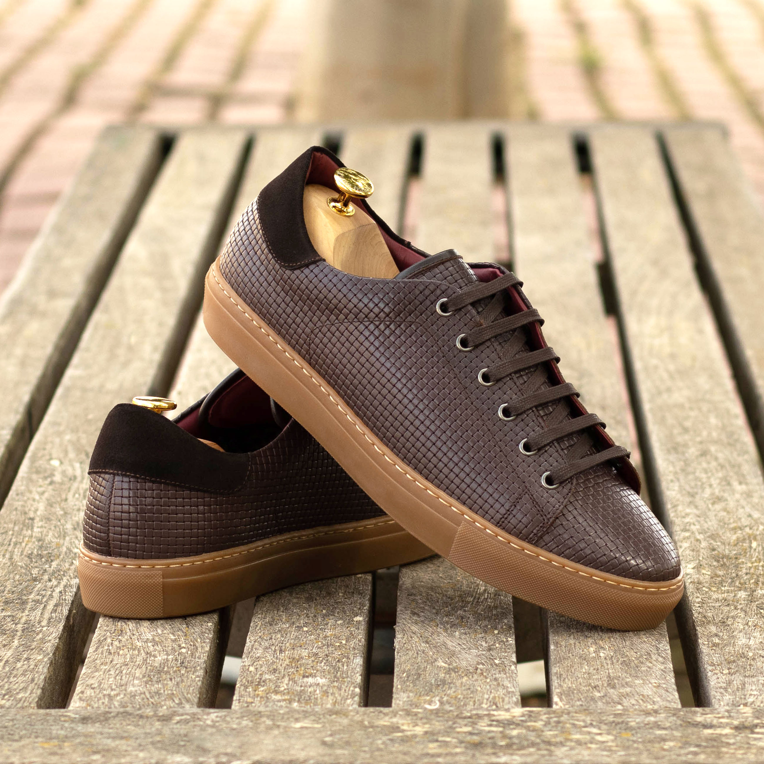Sneaker en daim brun foncé, semelle caramel | Maison Le Duc Sneaker Daim Brun fait main - Maison Le Duc